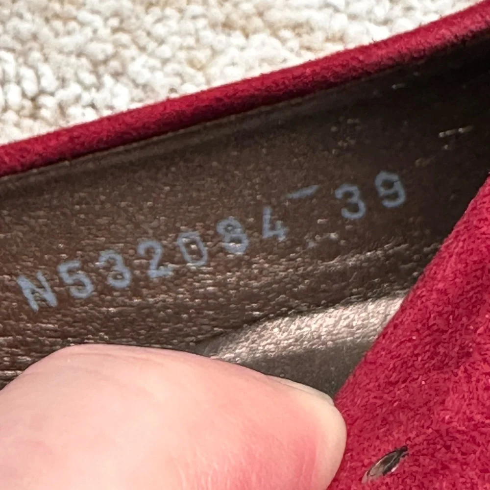 AGL Attilio Giusti Leombroni Suede Grommet Studded Ballet Flats Siz US 9 | EU 39